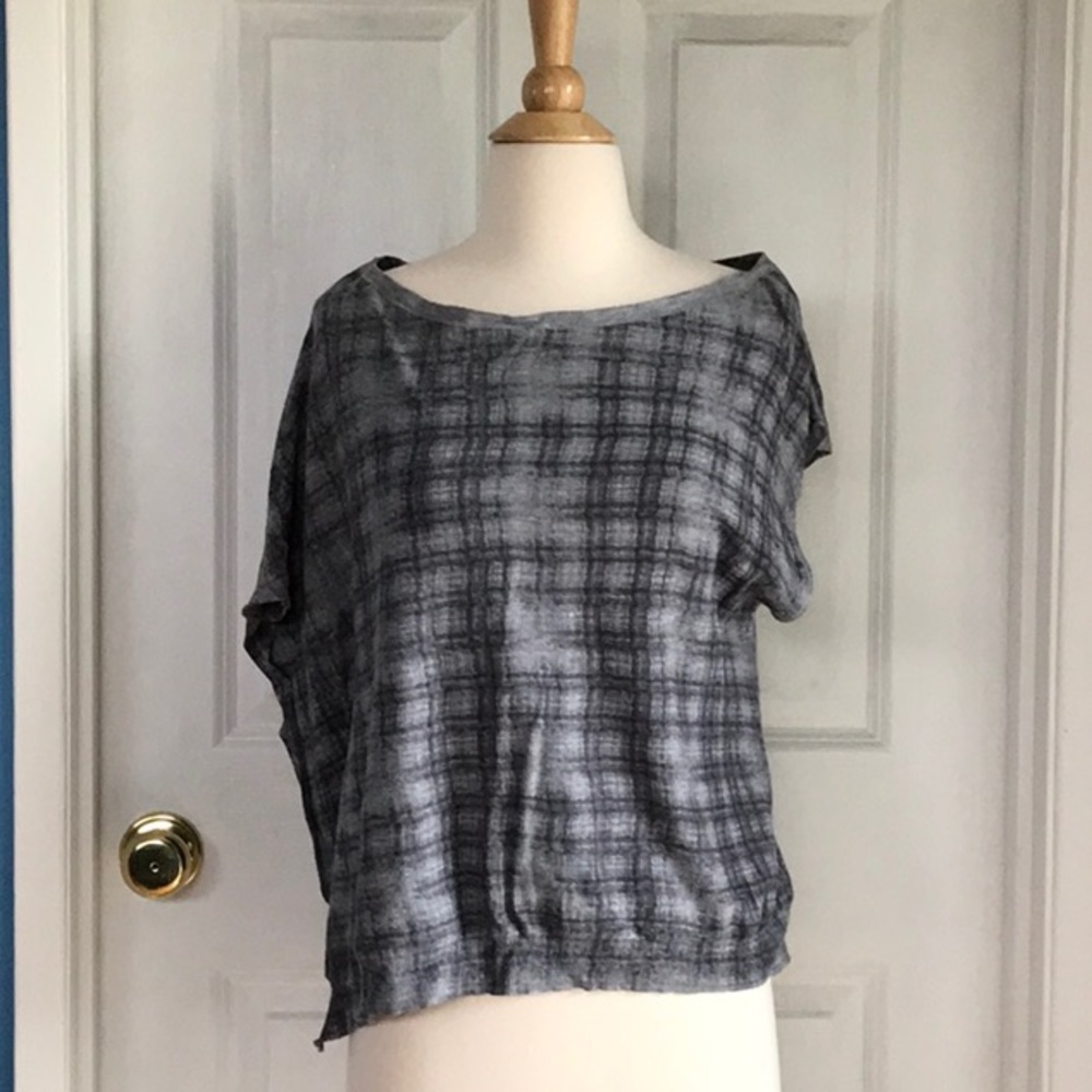 Inhabit top